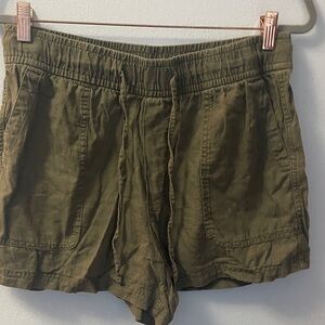 GAP Khaki Women's Cargo Shorts